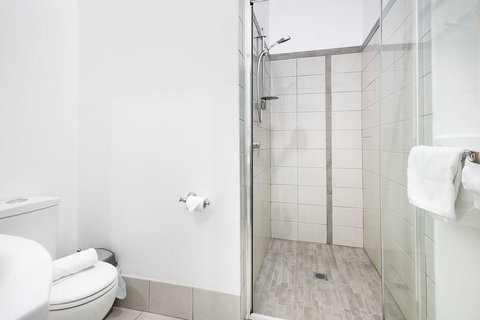 Avalon House - Stayed 36