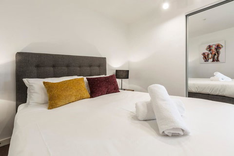 2Bedroom Apartment With Views In Docklands Next To CBD & Marvel Stadium - Stayed 12