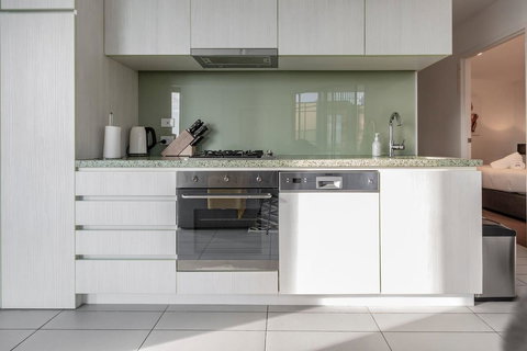 2Bedroom Apartment With Views In Docklands Next To CBD & Marvel Stadium - Stayed 6