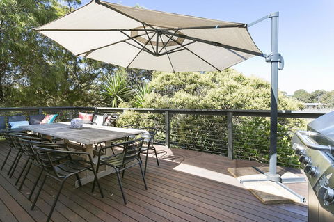 Front Beach House - Stays Accommodation 12