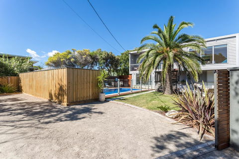Front Beach House - Stays Accommodation 5