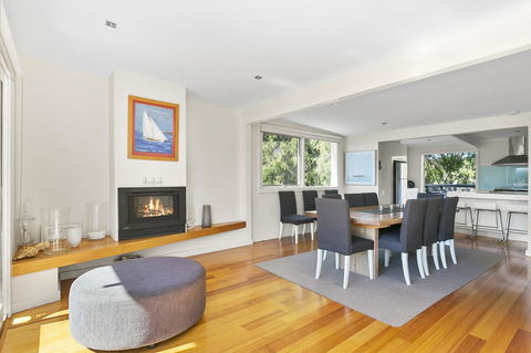 Front Beach House - Stays Accommodation 16