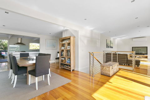 Front Beach House - Stays Accommodation 15