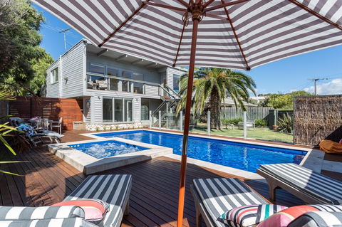 Front Beach House - Stays Accommodation 7