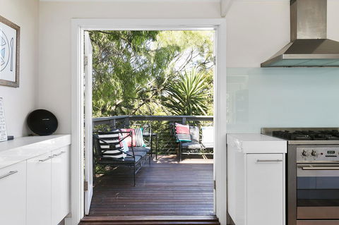 Front Beach House - Stays Accommodation 11