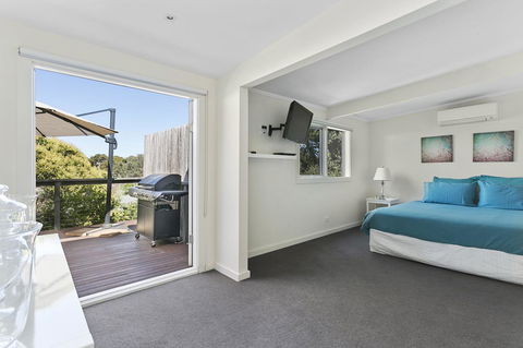 Front Beach House - Stays Accommodation 17