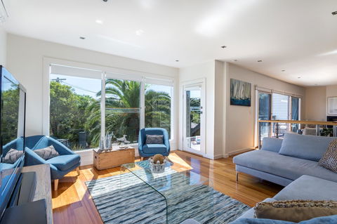 Front Beach House - Stays Accommodation 1