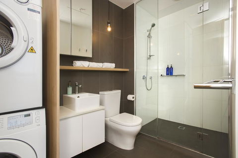 Mono Apartments On La Trobe Street - Stayed 15