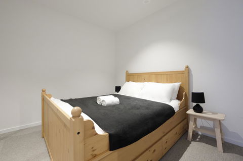 Mono Apartments On La Trobe Street - Stayed 23