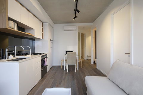 Mono Apartments On La Trobe Street - Stayed 19