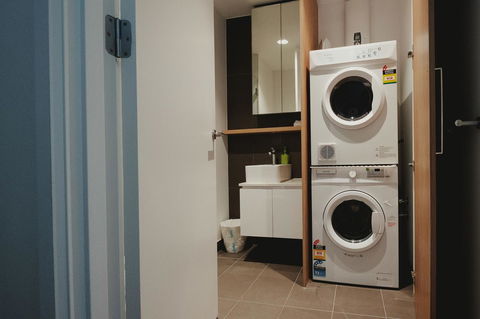 Mono Apartments On La Trobe Street - Stayed 5