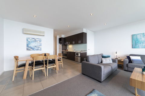 The Dolphin Apartments - Stayed 21