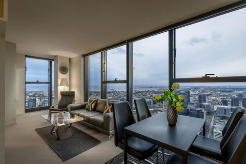 Melbourne SkyHigh Apartments - Stayed 15