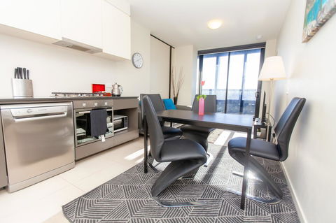 Melbourne SkyHigh Apartments - Stayed 8