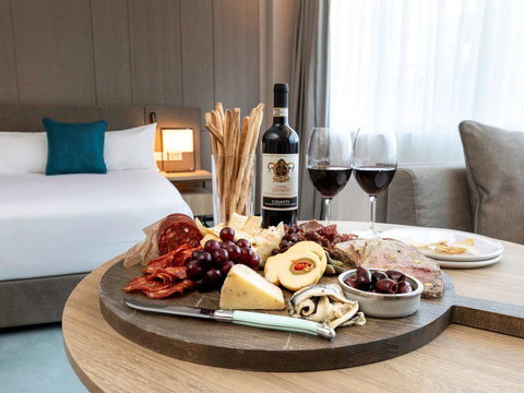 Novotel Melbourne Central - Stays Accommodation 9