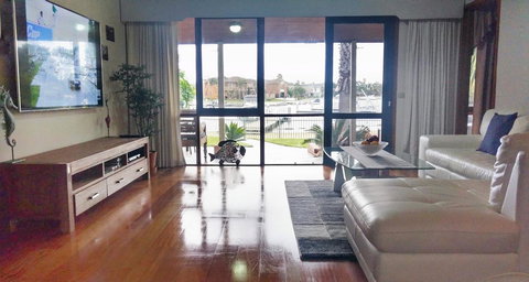 Waterfront Retreat - Stayed 4