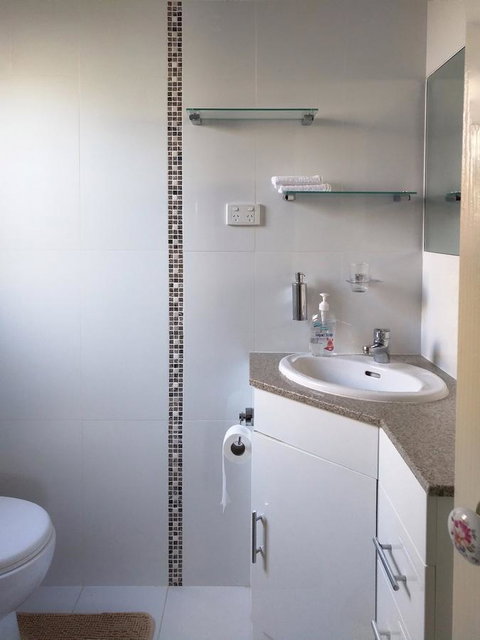 Waterfront Retreat - Stayed 19