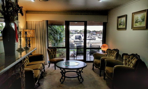 Waterfront Retreat - Stayed 14