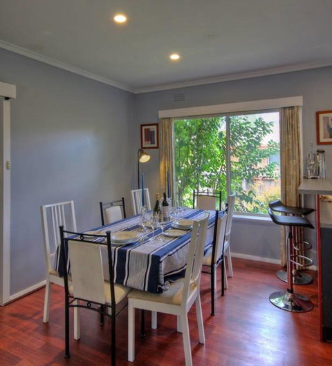 Jacaranda House - Stays Accommodation 3