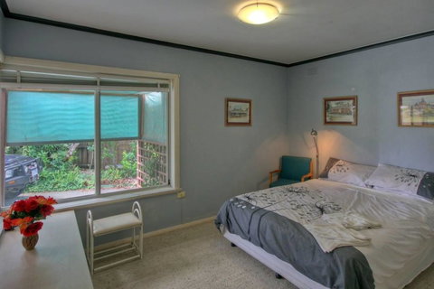 Jacaranda House - Stays Accommodation 6