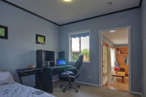 Jacaranda House - Stays Accommodation 7