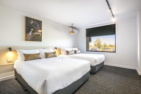 Nightcap At The Cheeky Squire - Stayed 19