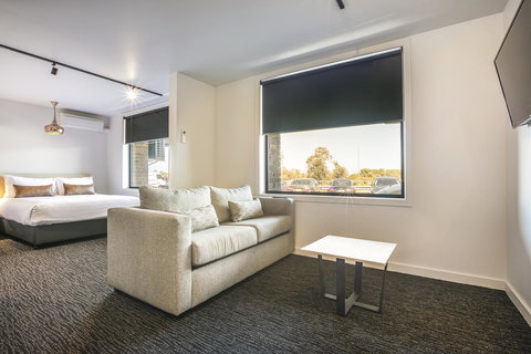 Nightcap At The Cheeky Squire - Stayed 18