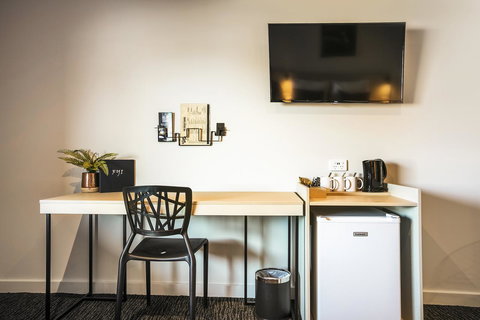 Nightcap At The Cheeky Squire - Stayed 21