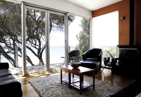 Battery Cove Beach Front Apartment - Stayed 2