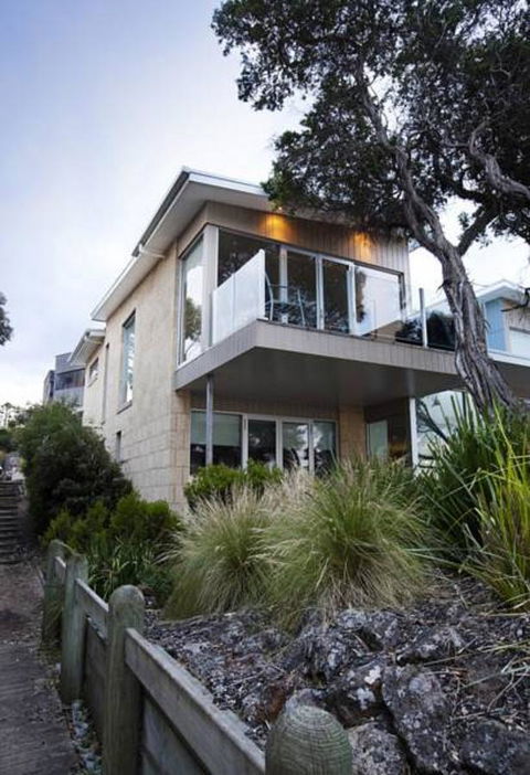 Battery Cove Beach Front Apartment - Stayed 0
