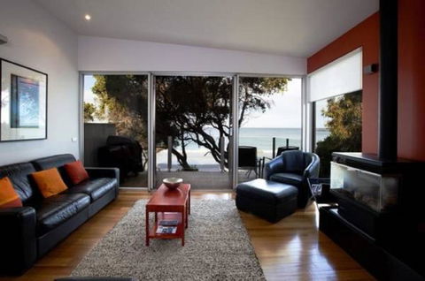 Battery Cove Beach Front Apartment - Stayed 14