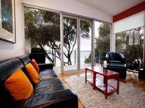 Battery Cove Beach Front Apartment - Stayed 16