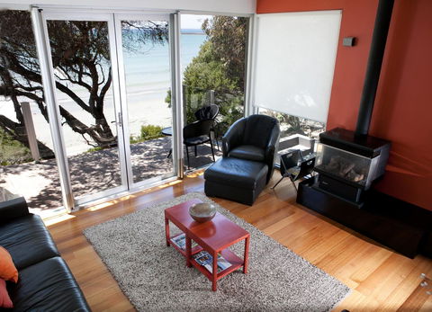 Battery Cove Beach Front Apartment - Stayed 11