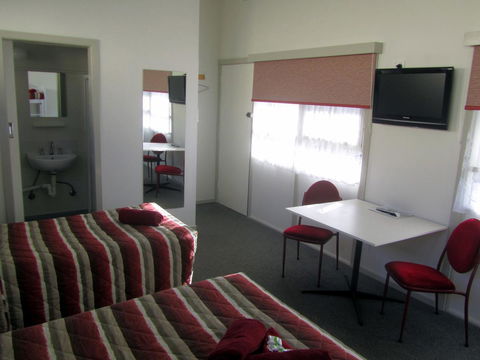 The Highlander Motel - 24HR Check In - Stayed 27