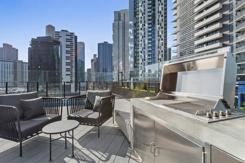 Shadow Play By Peppers - Stayed 33