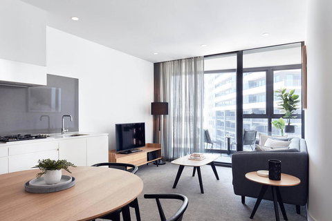 Shadow Play By Peppers - Stayed 24