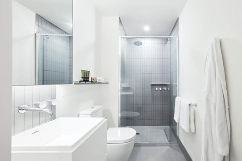 Shadow Play By Peppers - Stayed 8