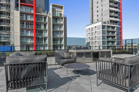 Shadow Play By Peppers - Stayed 31