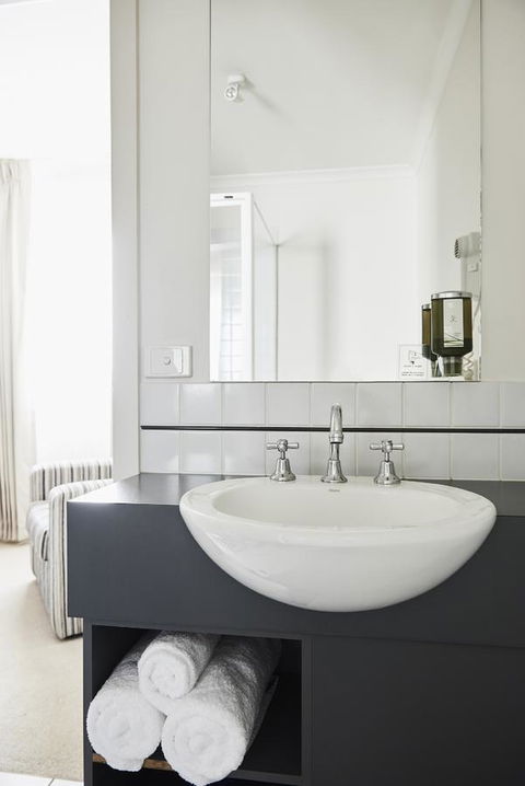 Plough Hotel - Stays Accommodation 11