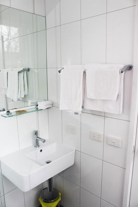 CROWN CENTRAL BUSINESS DISTRICT MOTEL - NO UNDER 18s - Stayed 42