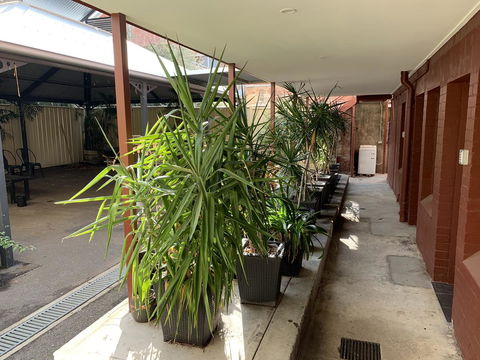 CROWN CENTRAL BUSINESS DISTRICT MOTEL - NO UNDER 18s - Stayed 6