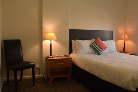 CROWN CENTRAL BUSINESS DISTRICT MOTEL - NO UNDER 18s - Stayed 33