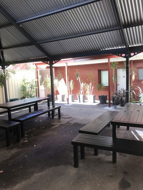 CROWN CENTRAL BUSINESS DISTRICT MOTEL - NO UNDER 18s - Stayed 16