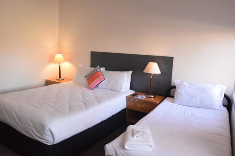 CROWN CENTRAL BUSINESS DISTRICT MOTEL - NO UNDER 18s - Stayed 31