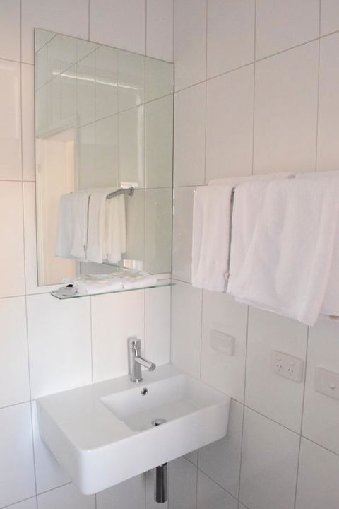 CROWN CENTRAL BUSINESS DISTRICT MOTEL - NO UNDER 18s - Stayed 29