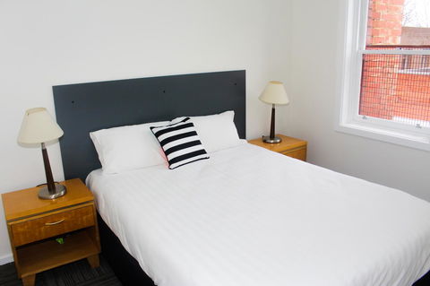 CROWN CENTRAL BUSINESS DISTRICT MOTEL - NO UNDER 18s - Stayed 44