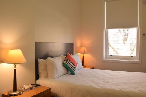 CROWN CENTRAL BUSINESS DISTRICT MOTEL - NO UNDER 18s - Stayed 32