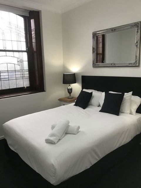 CROWN CENTRAL BUSINESS DISTRICT MOTEL - NO UNDER 18s - Stayed 0