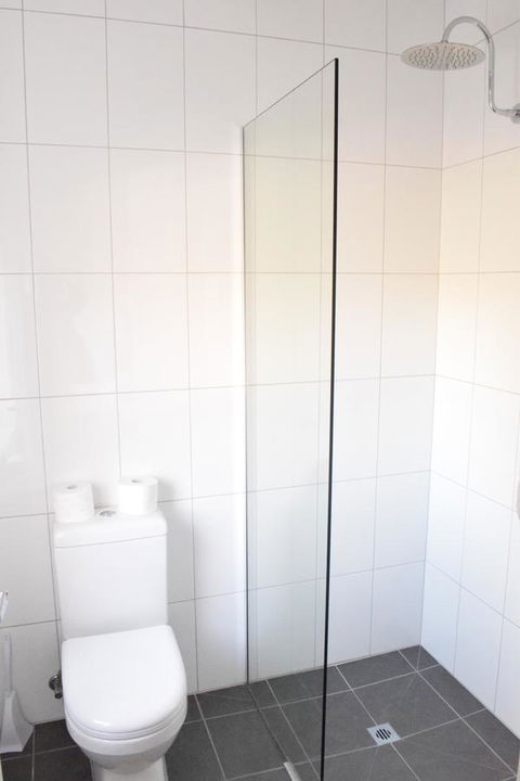 CROWN CENTRAL BUSINESS DISTRICT MOTEL - NO UNDER 18s - Stayed 30