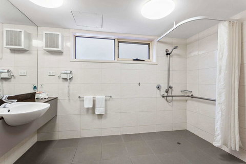 Quality Hotel Bayside Geelong - Stays Accommodation 13